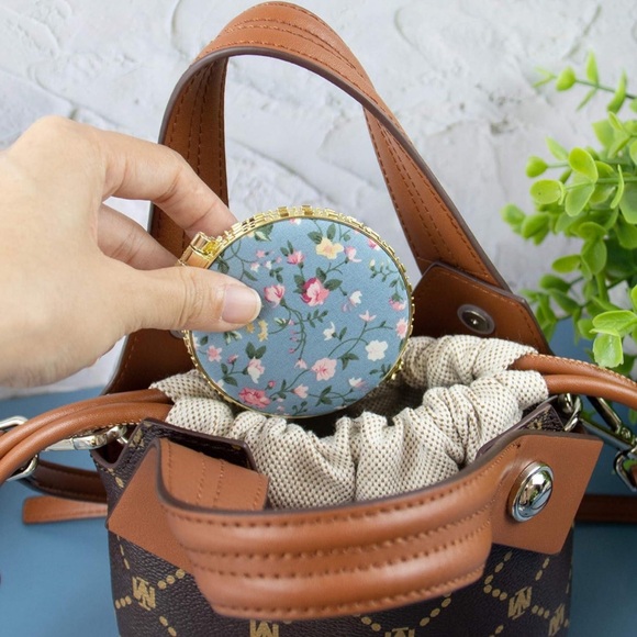 134. NEW| Blue Round Foldable Compact Hand Mirror Floral Vintage Retro Design - Picture 4 of 9